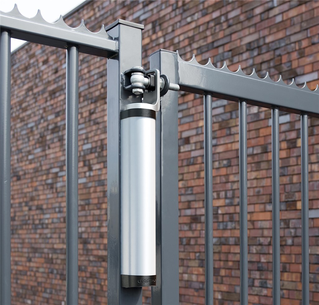 Elegant 180° gate closer with direct connection to the hinge