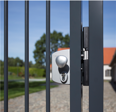 Surface mounted gate lock Surface mounted gate lock